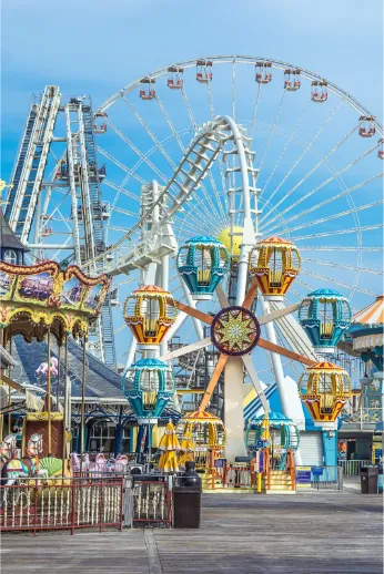 Carruseles en el parque de atracciones